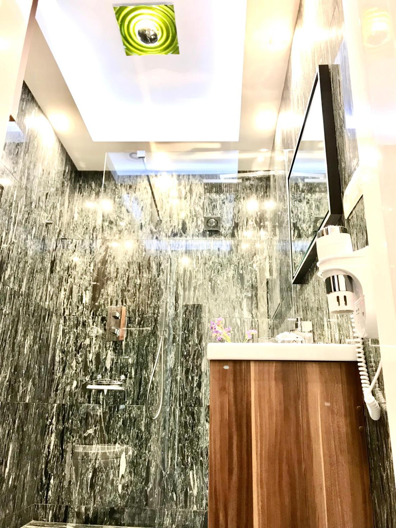Mondrian Luxury Suites & Apartments Old Town Warszawa Rom bilde